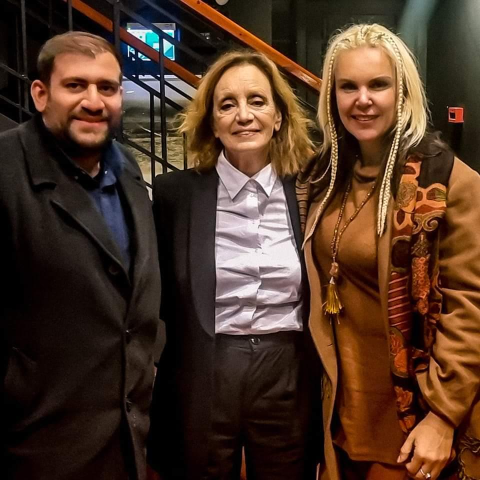 Η Μαρία Αγραπίδου και Χρήστος Αρφάνης, αρχισυντάκτες του Entertainment News Greece μαζί με την Κατερίνα Μαραγκού.