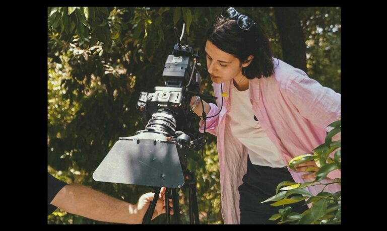 Μαίρη Κλαμπούρα: “Με εμπνέει η ίδια η ζωή και η ροή της”