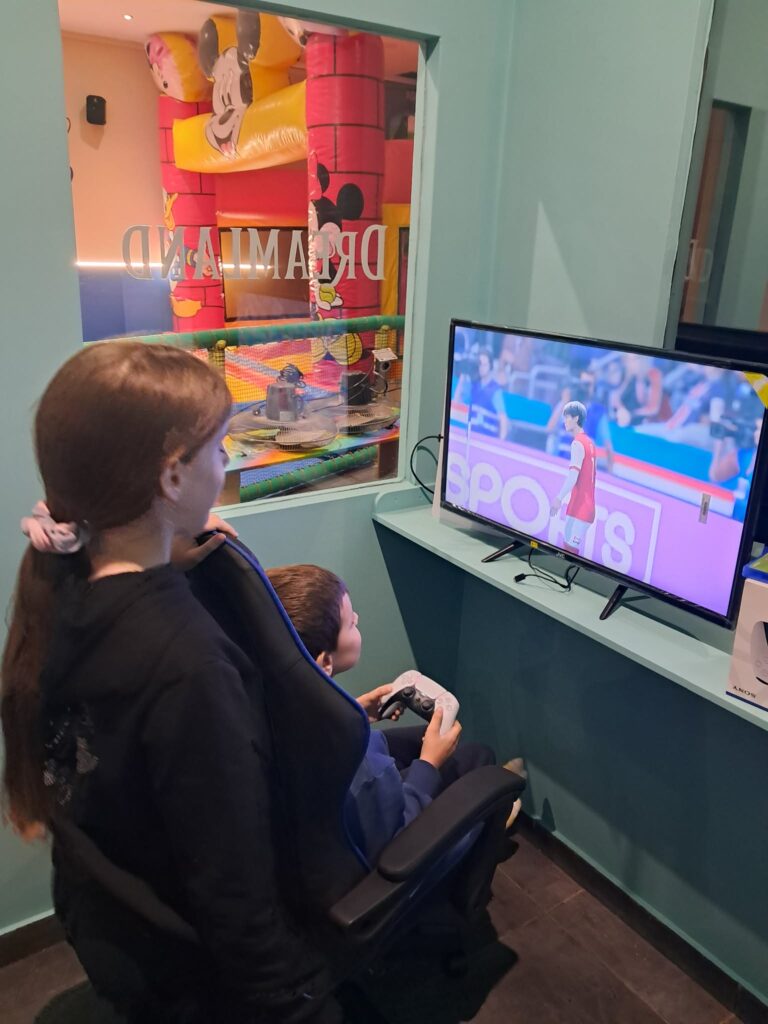 5a6406fc-5adb-41c9-a196-1e6984e71334